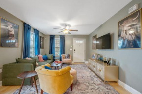 NEW Victorian Theme, 3BR, LRG Backyard close to PNC Arena, Downtown, and RDU Airport